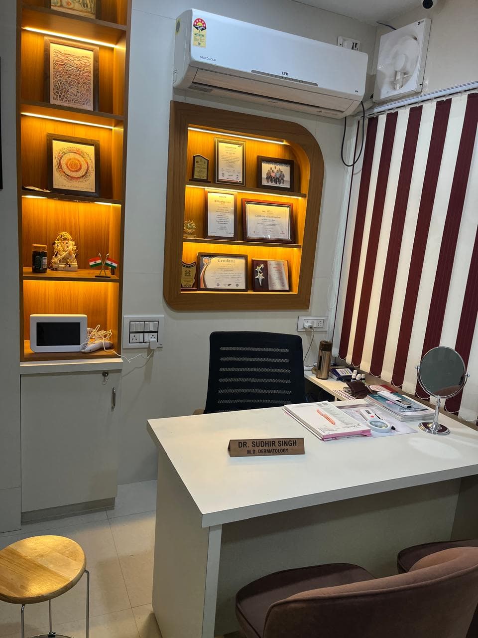 Dermiva reception desk
